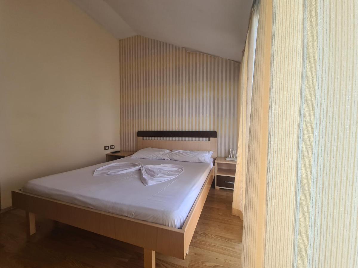 Hotel Kukesi Lini Kültér fotó