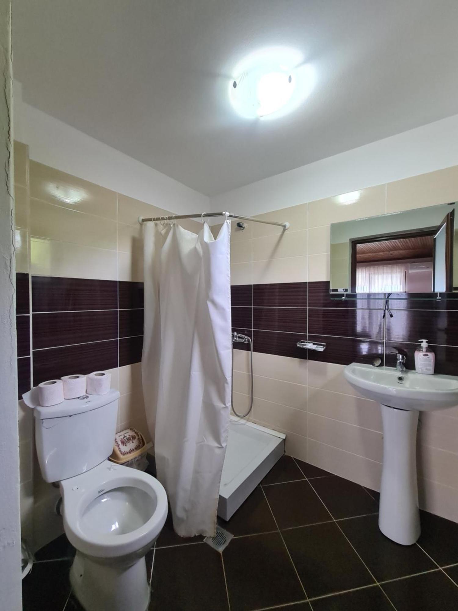 Hotel Kukesi Lini Kültér fotó